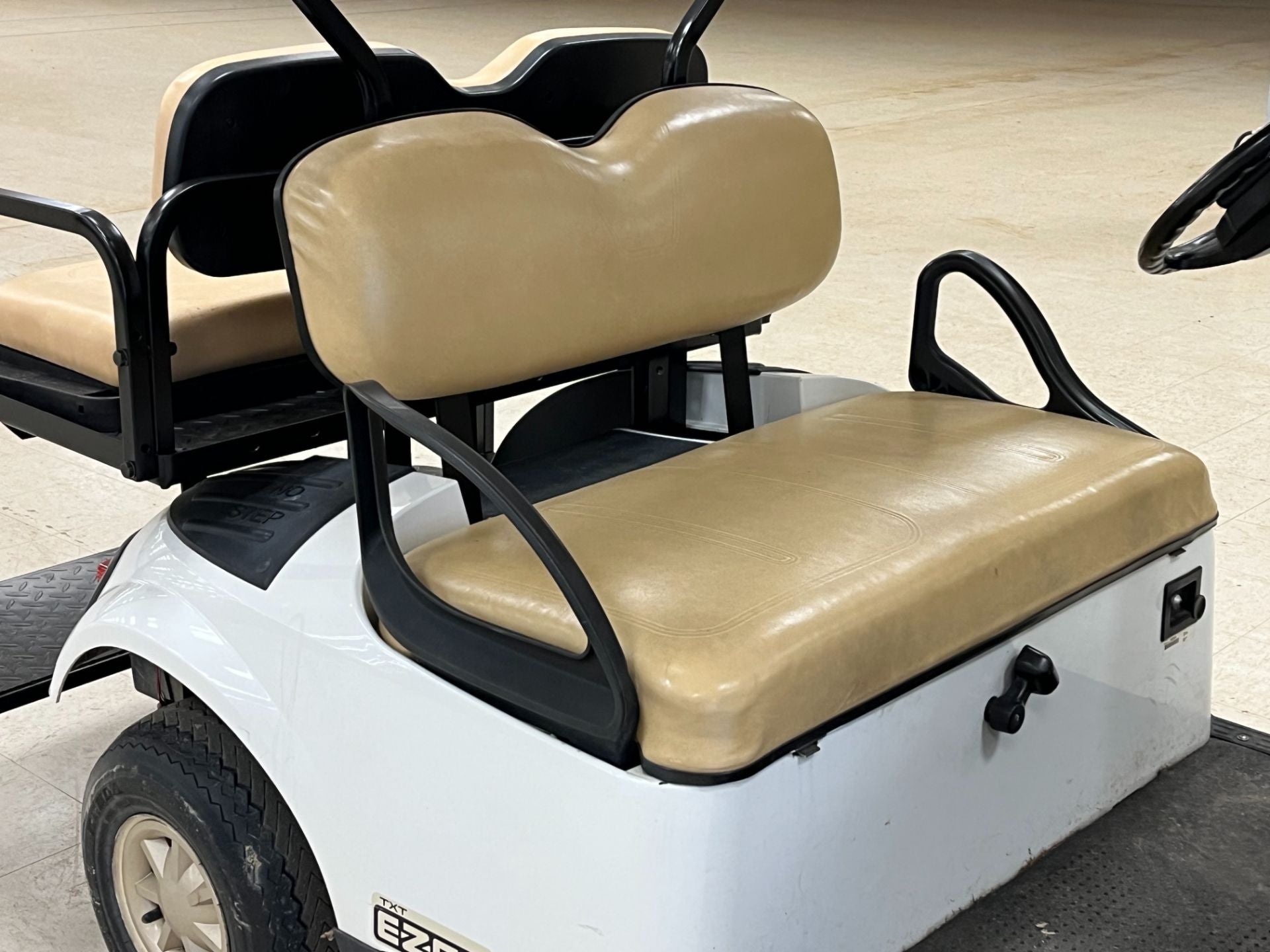 2017 E-z-go Txt White Kryptex Golf Carts